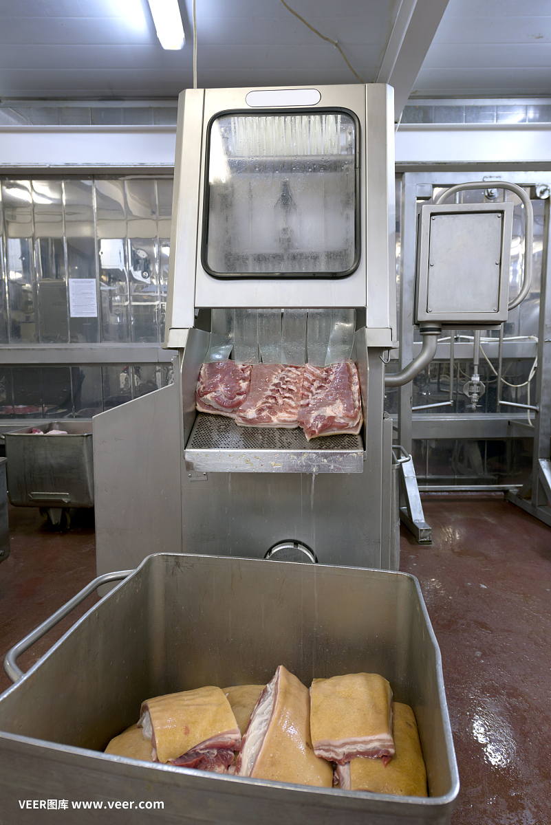 食品工廠的生產線。肉類產品的準備。